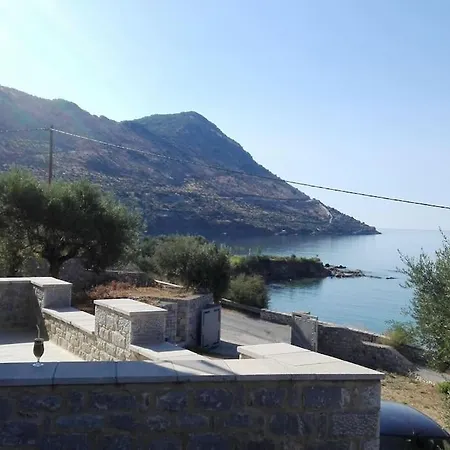 Sunny Apartment Kotronas
